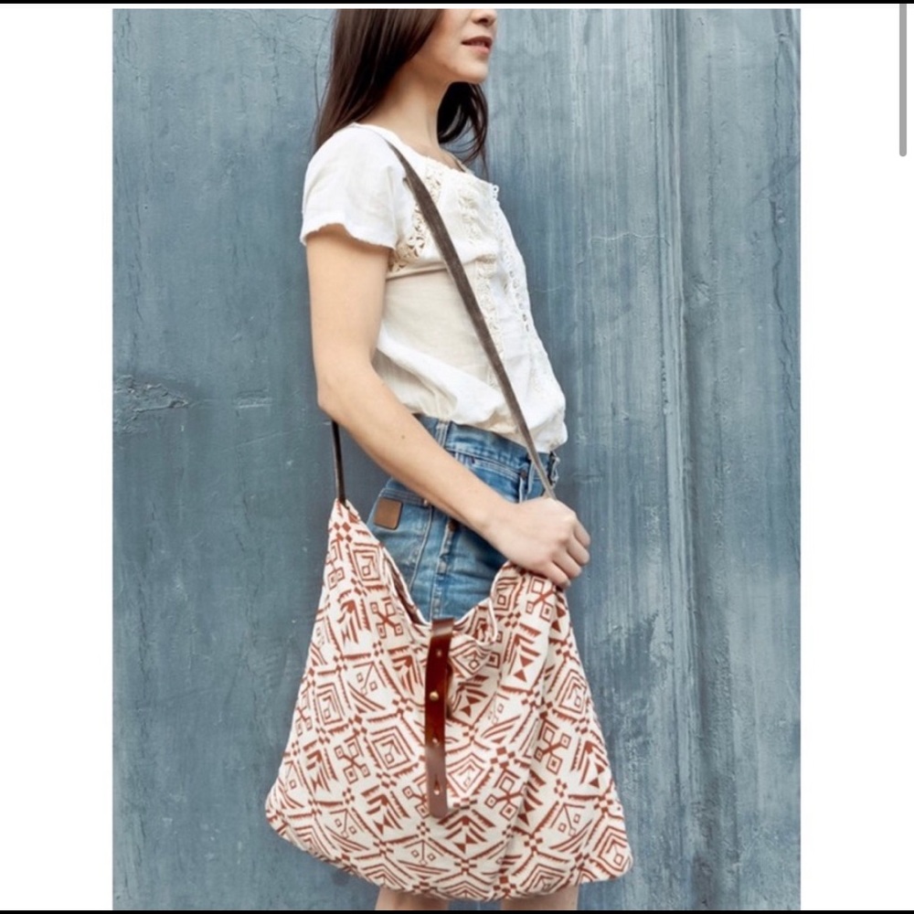 New! Ethnic print brown and cream shoulder bag - Picture 3 of 6